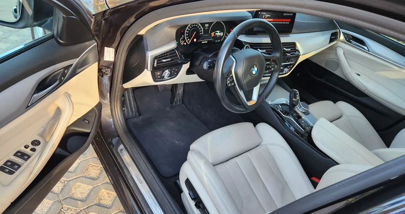 BMW Seria 5 cena 119998 przebieg: 161000, rok produkcji 2019 z Kielce małe 466